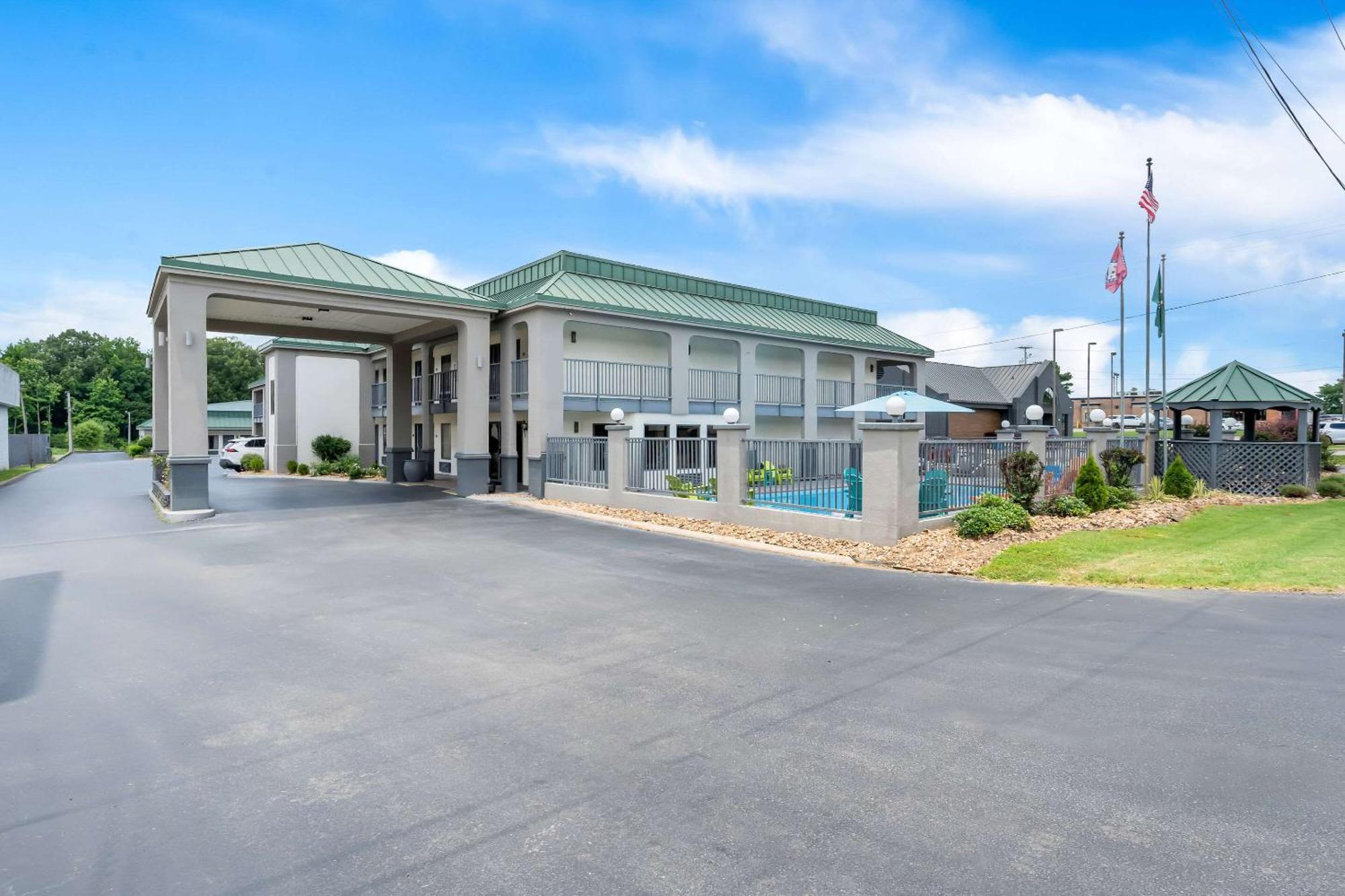 Quality Inn & Suites Monticello Exterior photo