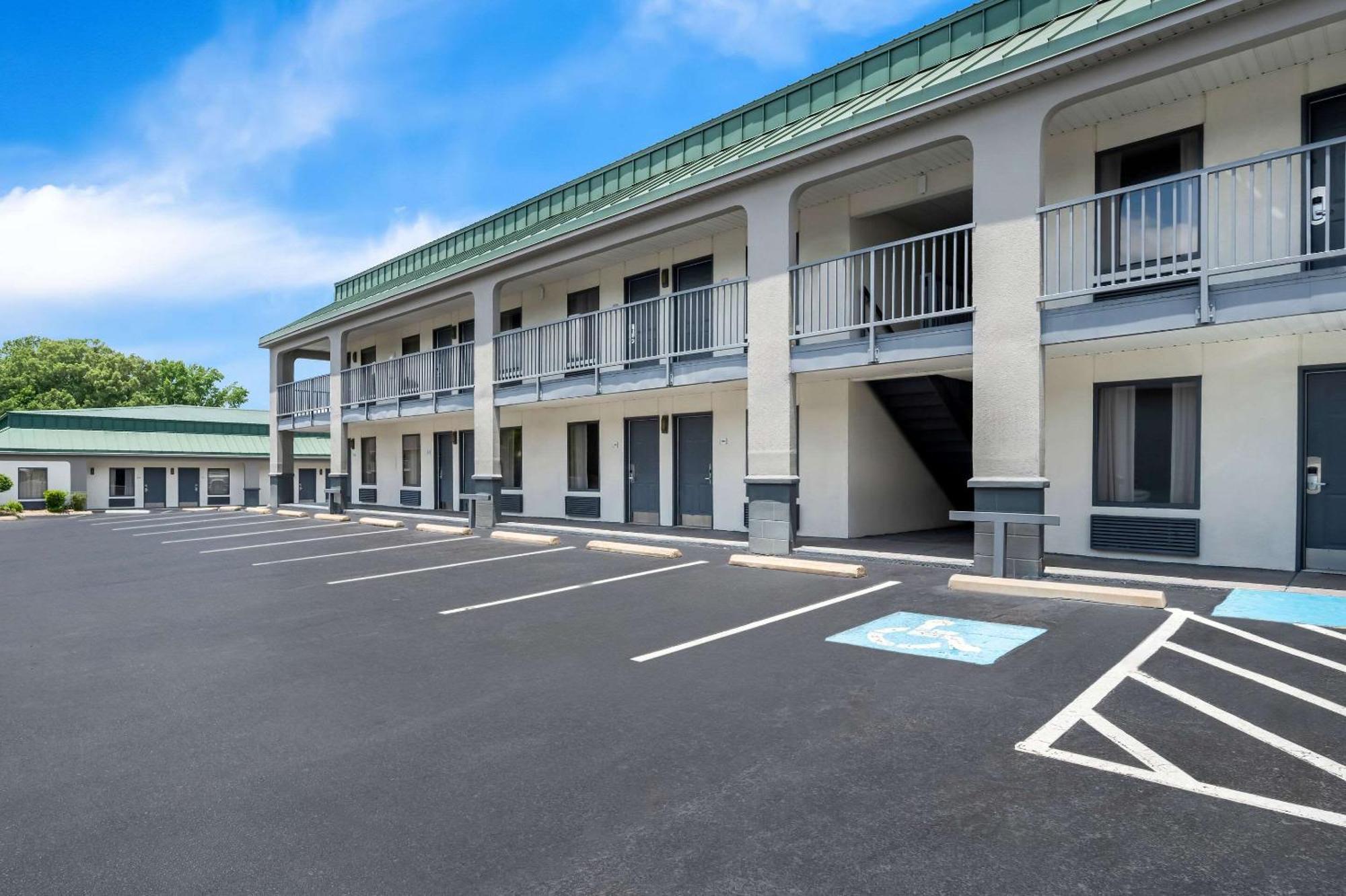 Quality Inn & Suites Monticello Exterior photo